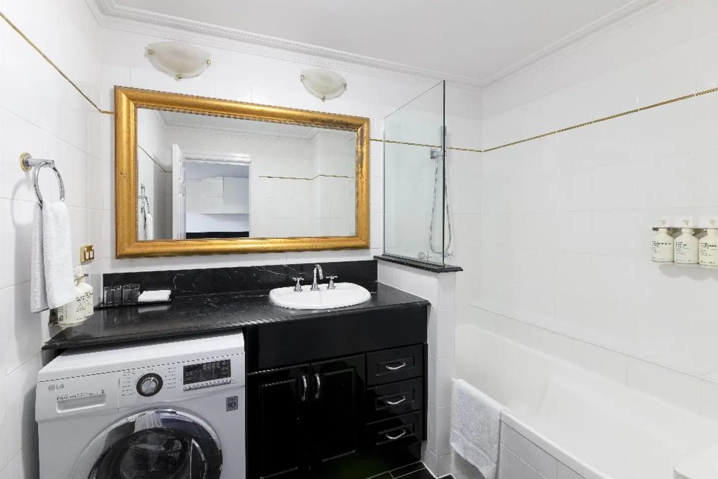 Adina Apartment Hotel Brisbane Anzac Square Badezimmer