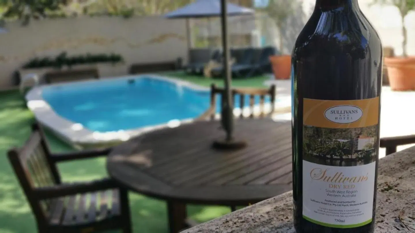 Sullivans OUTDOOR_POOL