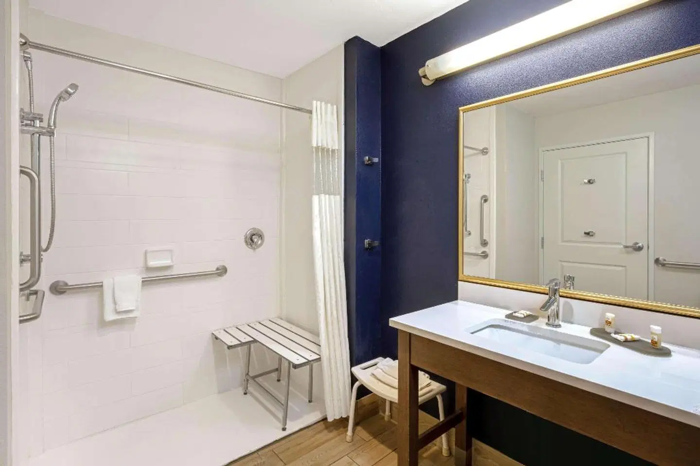 La Quinta Inn & Suites by Wyndham Kingman Badezimmer