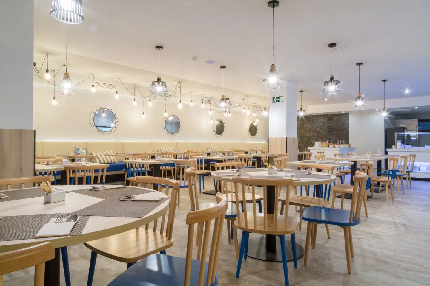 R2 Bahia Kontiki Restaurant