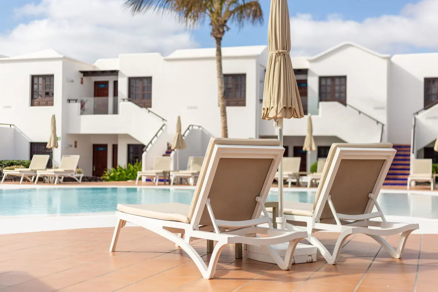 R2 Bahía Kontiki Beach Aparthotel OUTDOOR_POOL