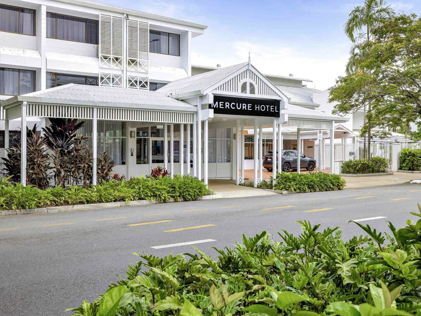 Mercure Cairns EXTERIOR