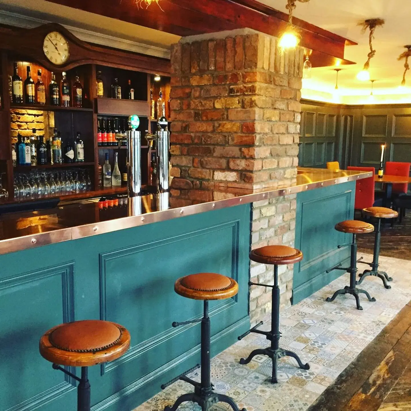 Arnolds Hotel & Riding Stables Bar