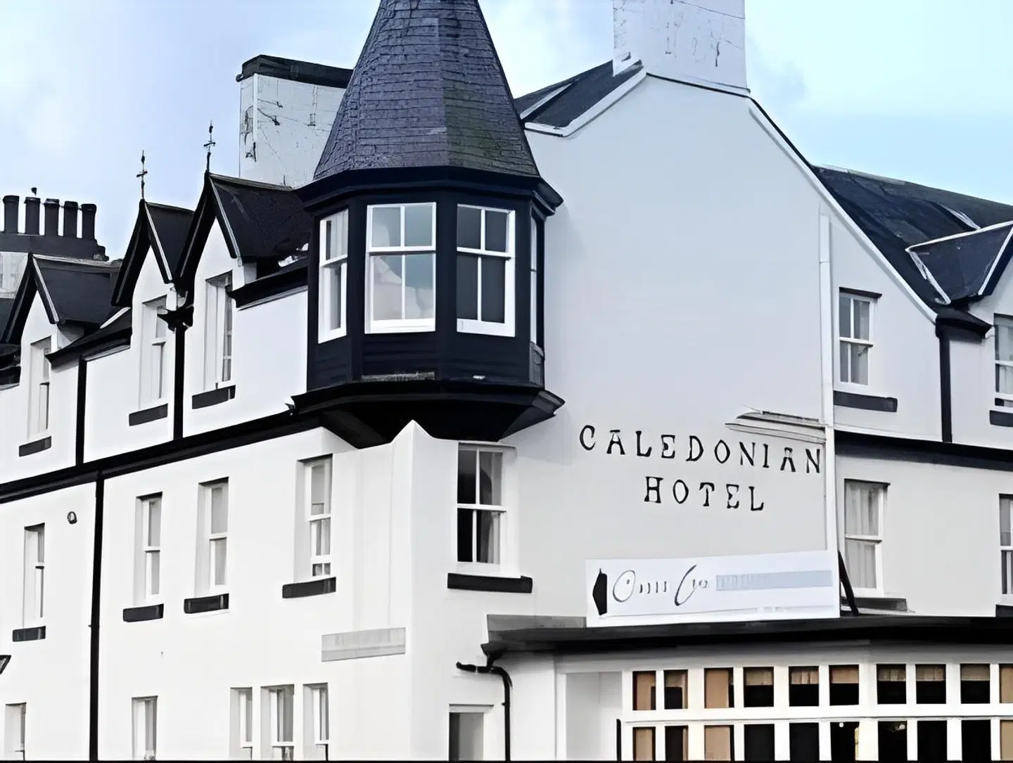 Caledonian Hotel EXTERIOR