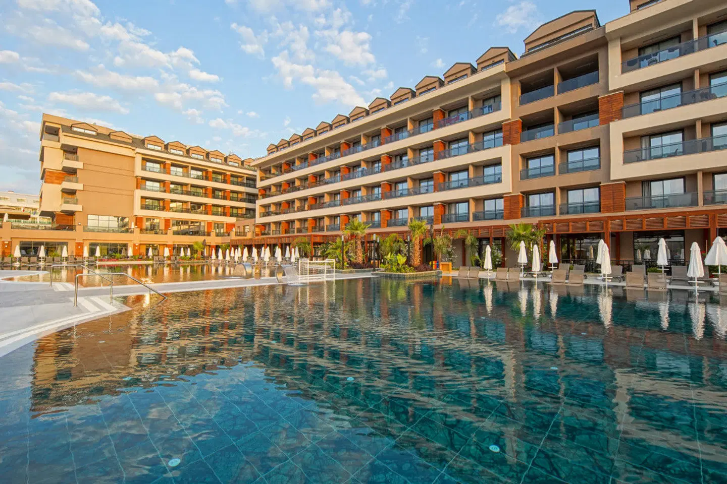 Aletris Deluxe Hotel & Spa OUTDOOR_POOL