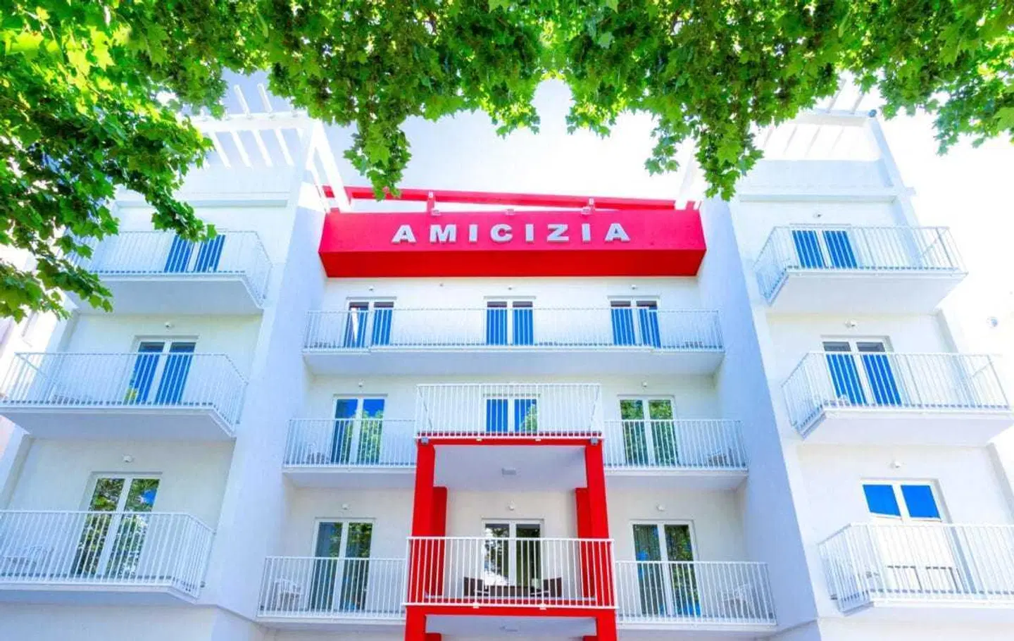 Amicizia MODEL_IMPRESSION