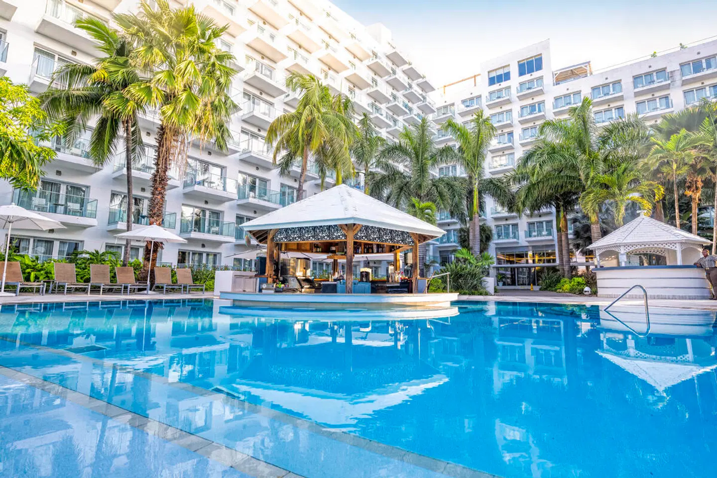 Sonesta Maho Beach Resort, Casino & Spa OUTDOOR_POOL