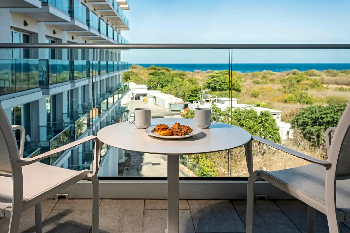 Sonesta Maho Beach Resort, Casino & Spa Terrasse