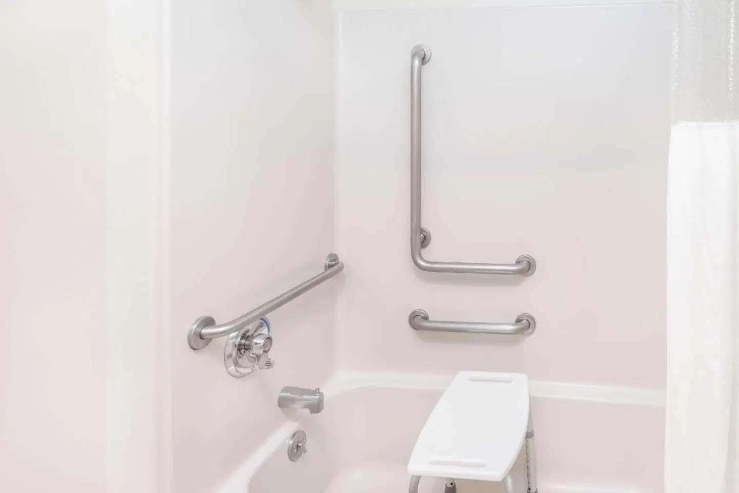 Baymont by Wyndham Champaign Badezimmer