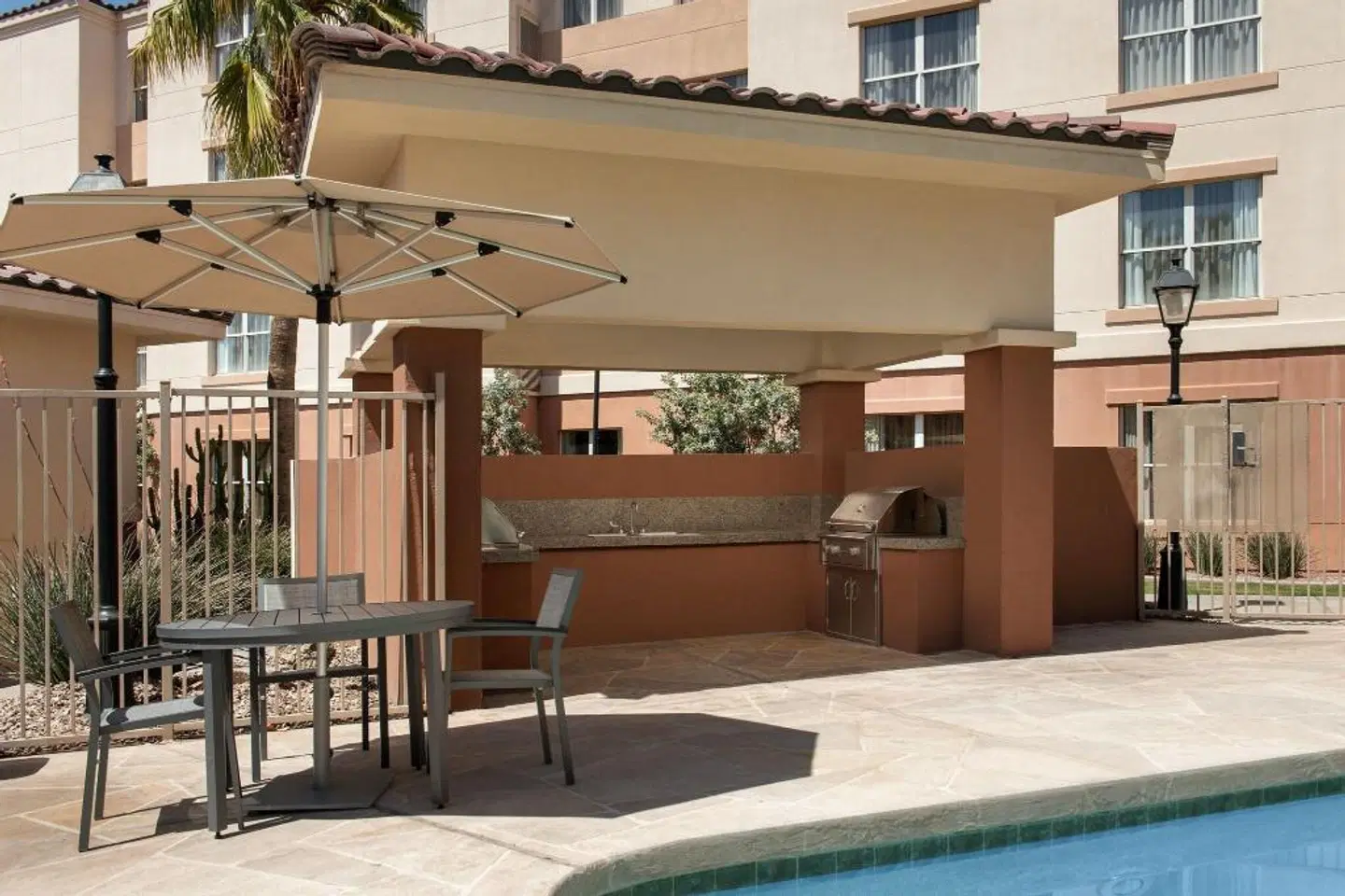 Residence Inn by Marriott Phoenix Airport Terrasse