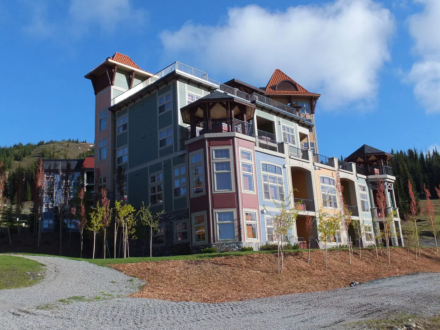 SnowBird Lodge EXTERIOR