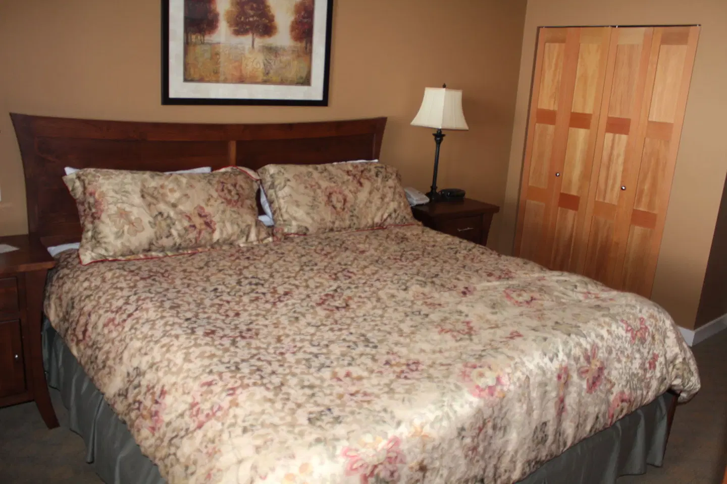 SnowBird Lodge ROOM_EXAMPLE