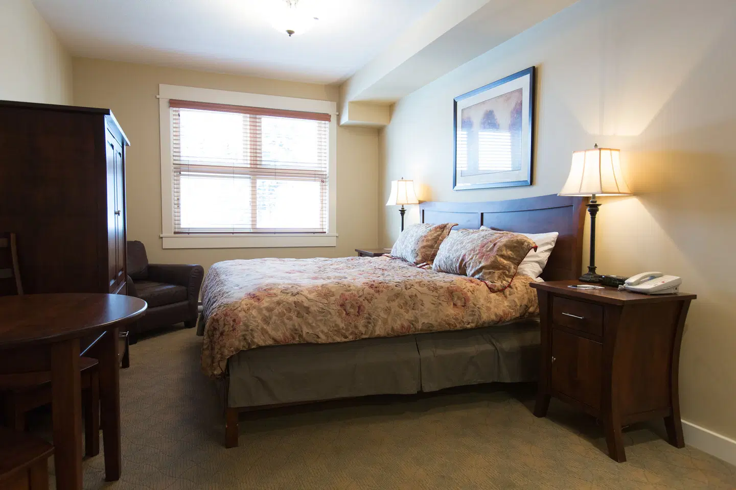 SnowBird Lodge ROOM_EXAMPLE