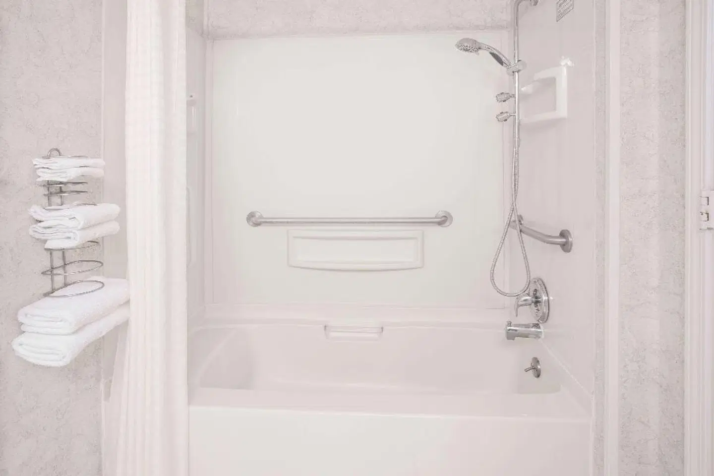 Days Inn by Wyndham Port Huron Badezimmer