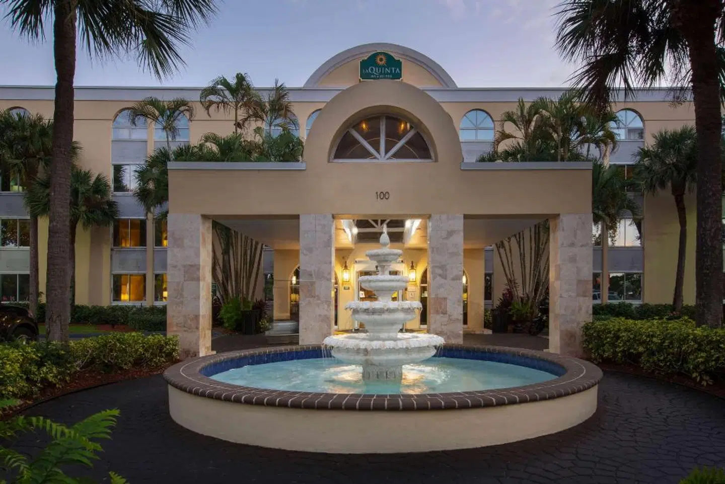 La Quinta Inn & Suites Deerfield Beach I-95 EXTERIOR