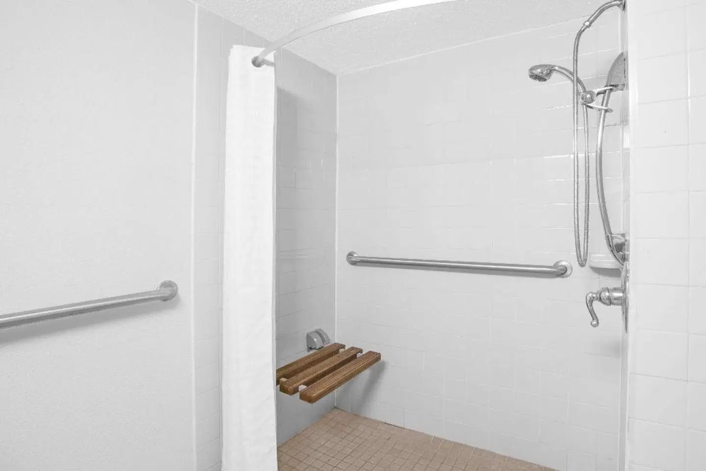 Days Inn by Wyndham Port Huron Badezimmer