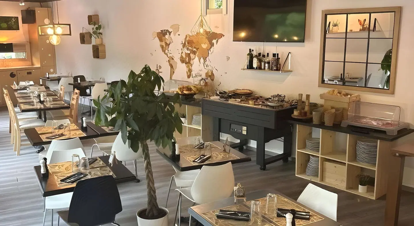 Standing Hotel Suites by Actisource Restaurant