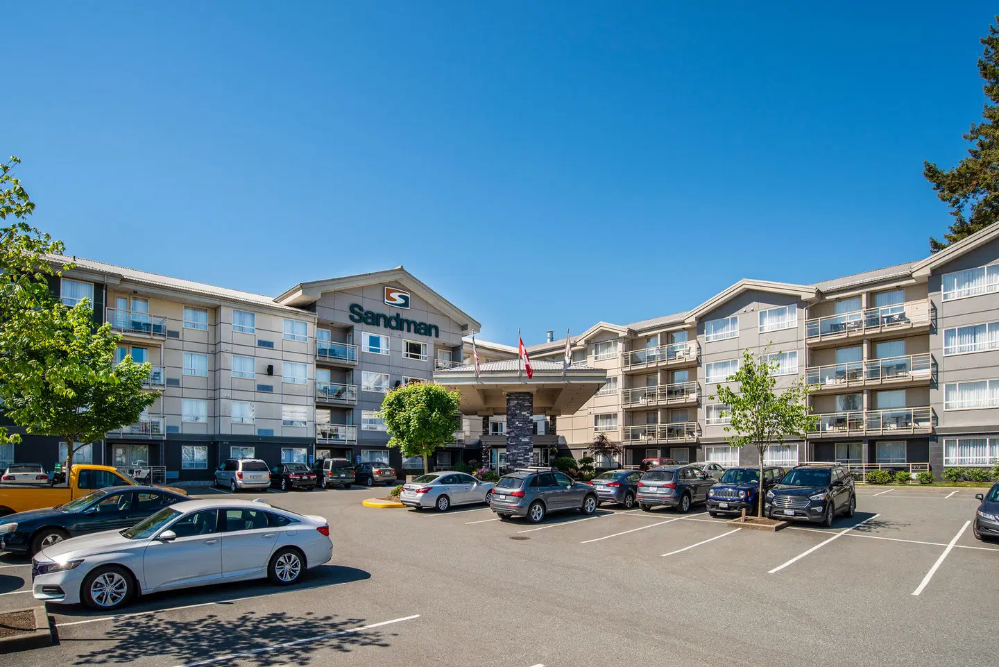 Sandman Hotel and Suites Abbotsford EXTERIOR