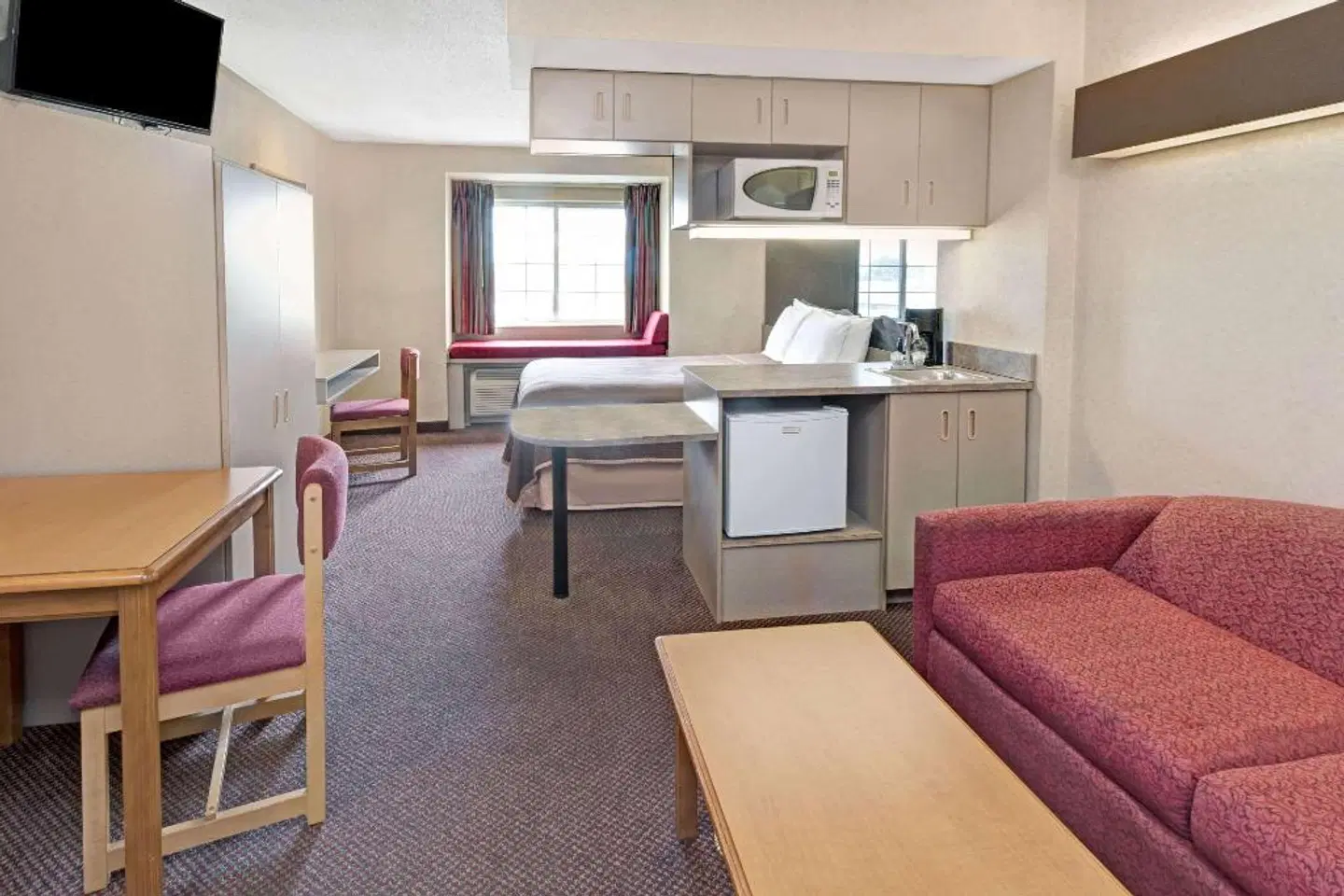 Howard Johnson Inn and Suites Elk Grove Village ROOM_EXAMPLE