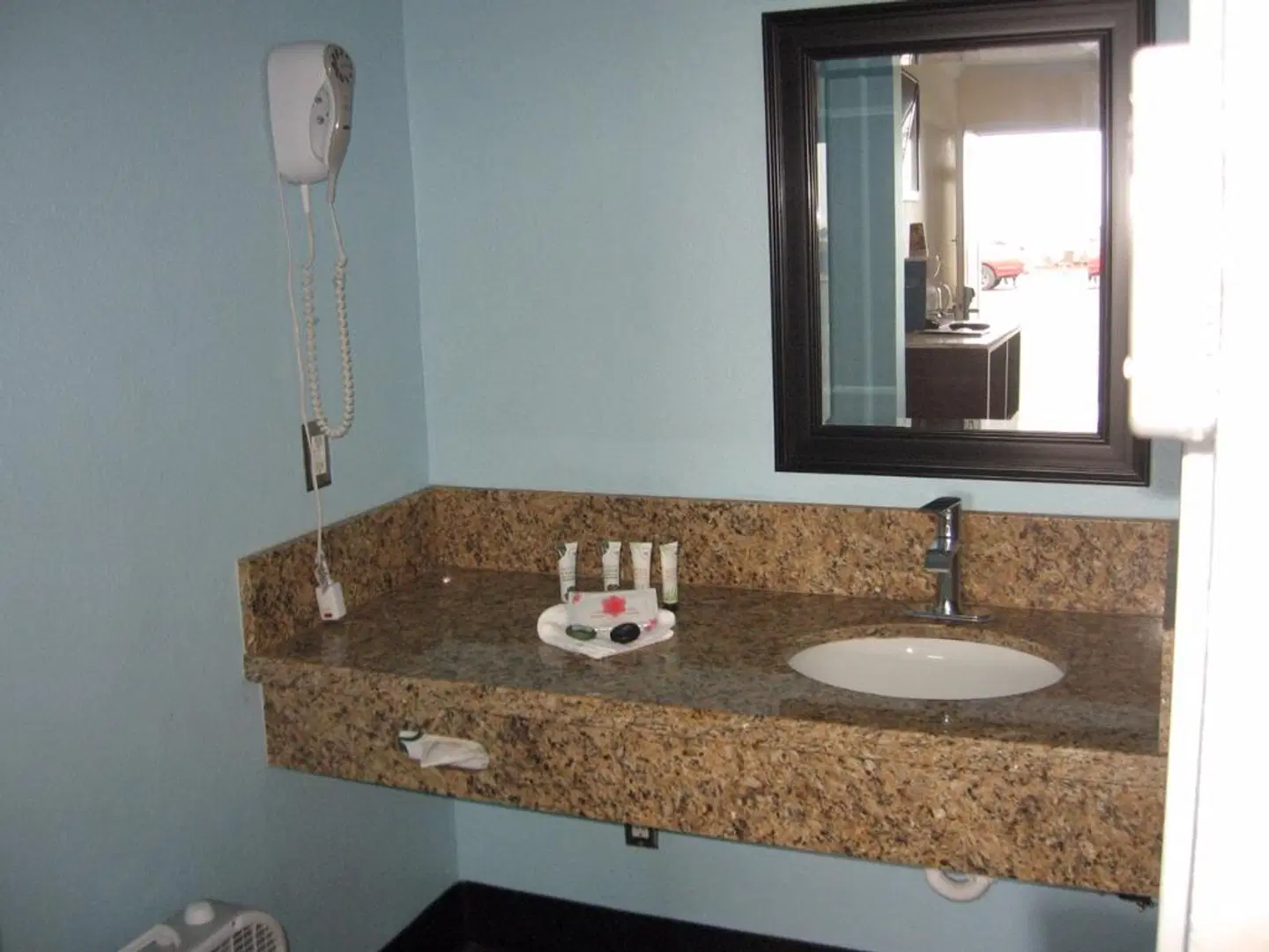 Dolphin Cove Motel Badezimmer