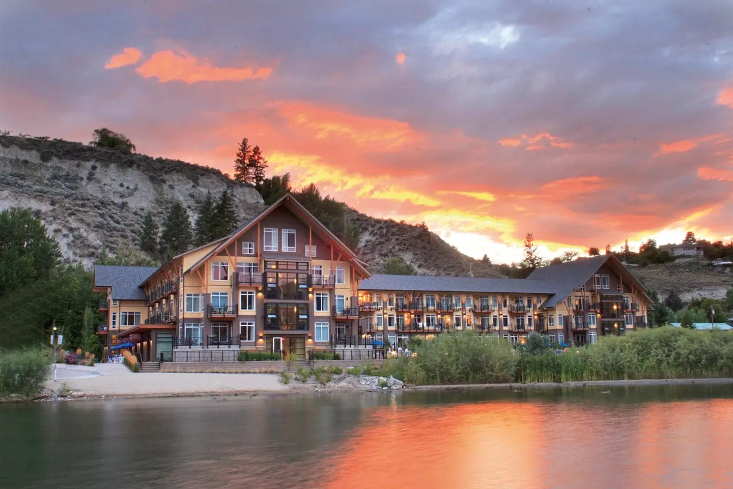 Summerland Waterfront Resort EXTERIOR