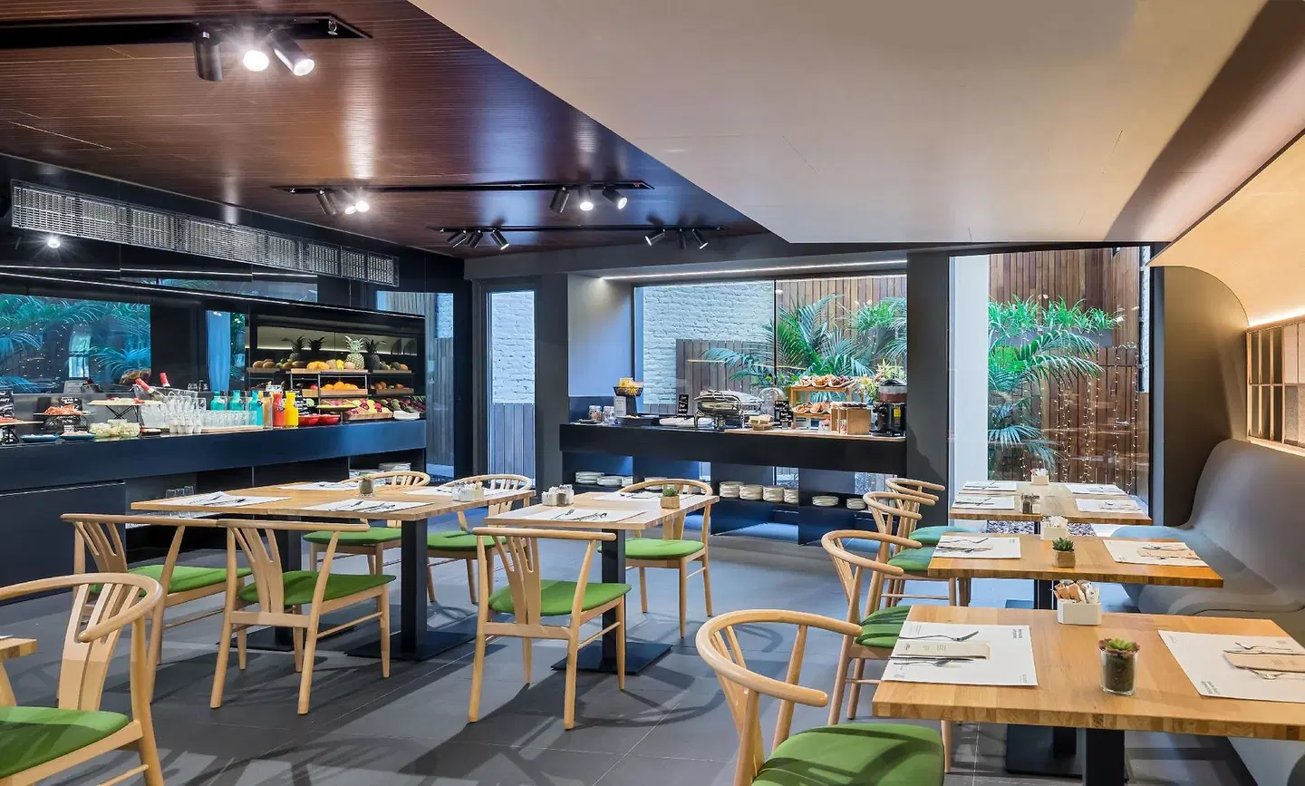 Occidental Diagonal 414 Bar