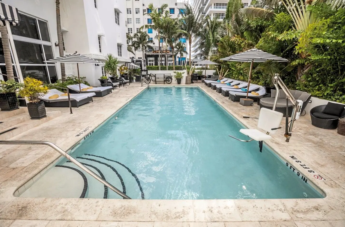 Croydon OUTDOOR_POOL