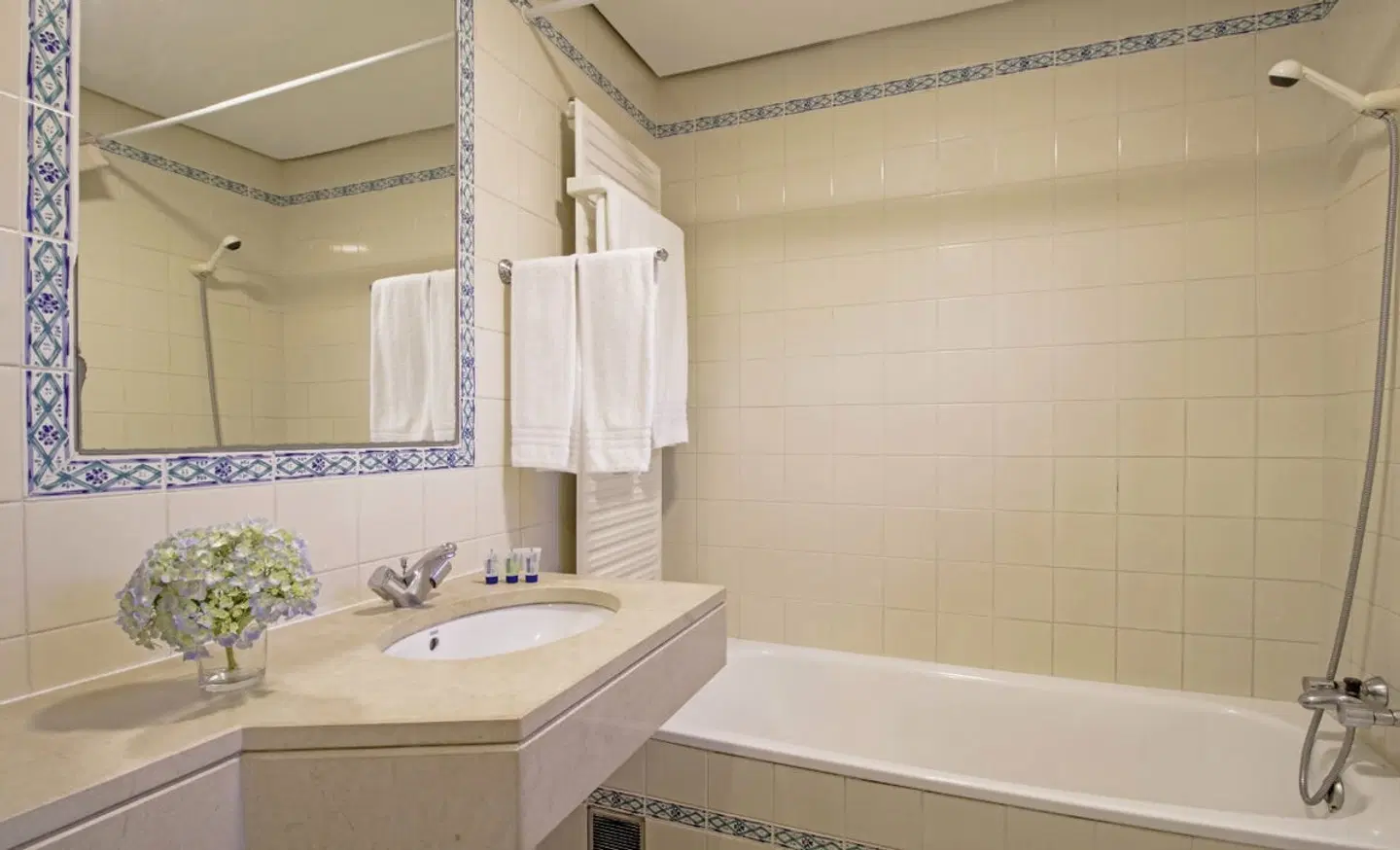 Quinta Santo Antonio da Serra BATHROOM