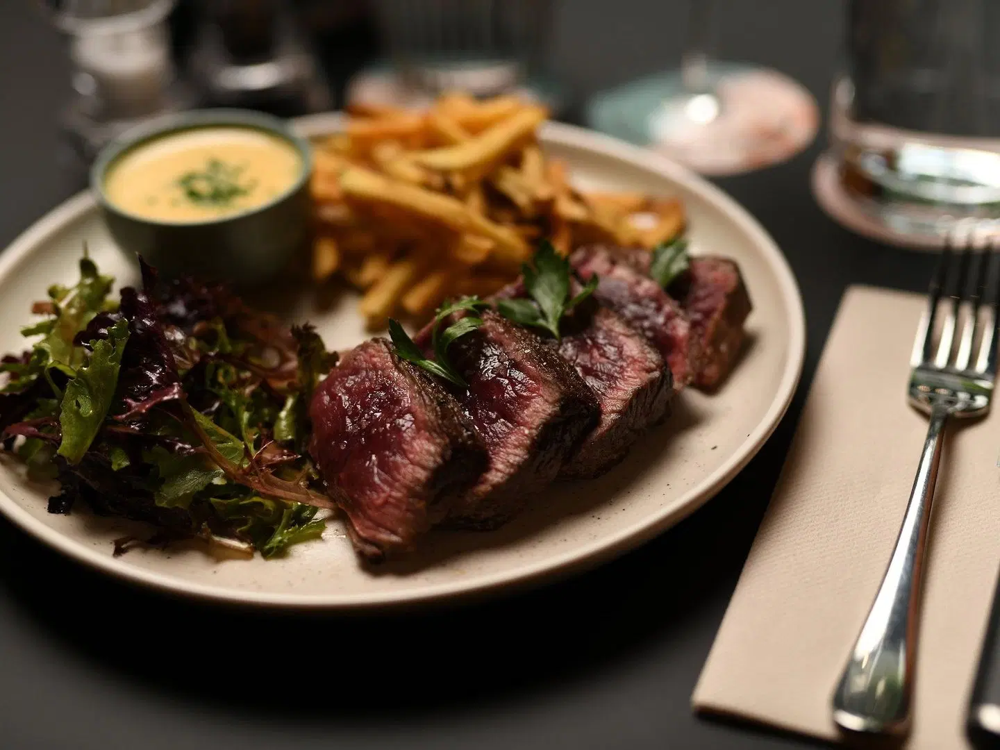 TRIBE Paris La Défense Esplanade Restaurant