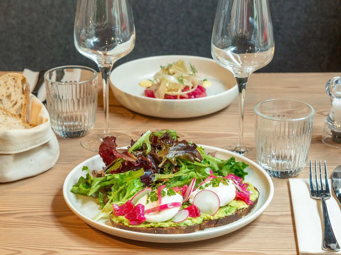 TRIBE Paris La Défense Esplanade Restaurant