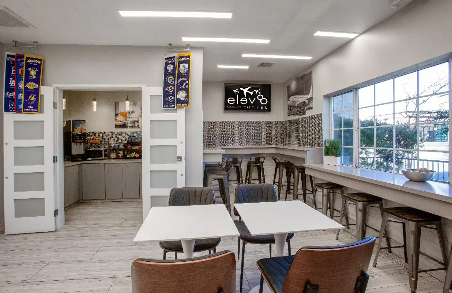 Super 8 by Wyndham Inglewood/LAX/LA Airport Bar