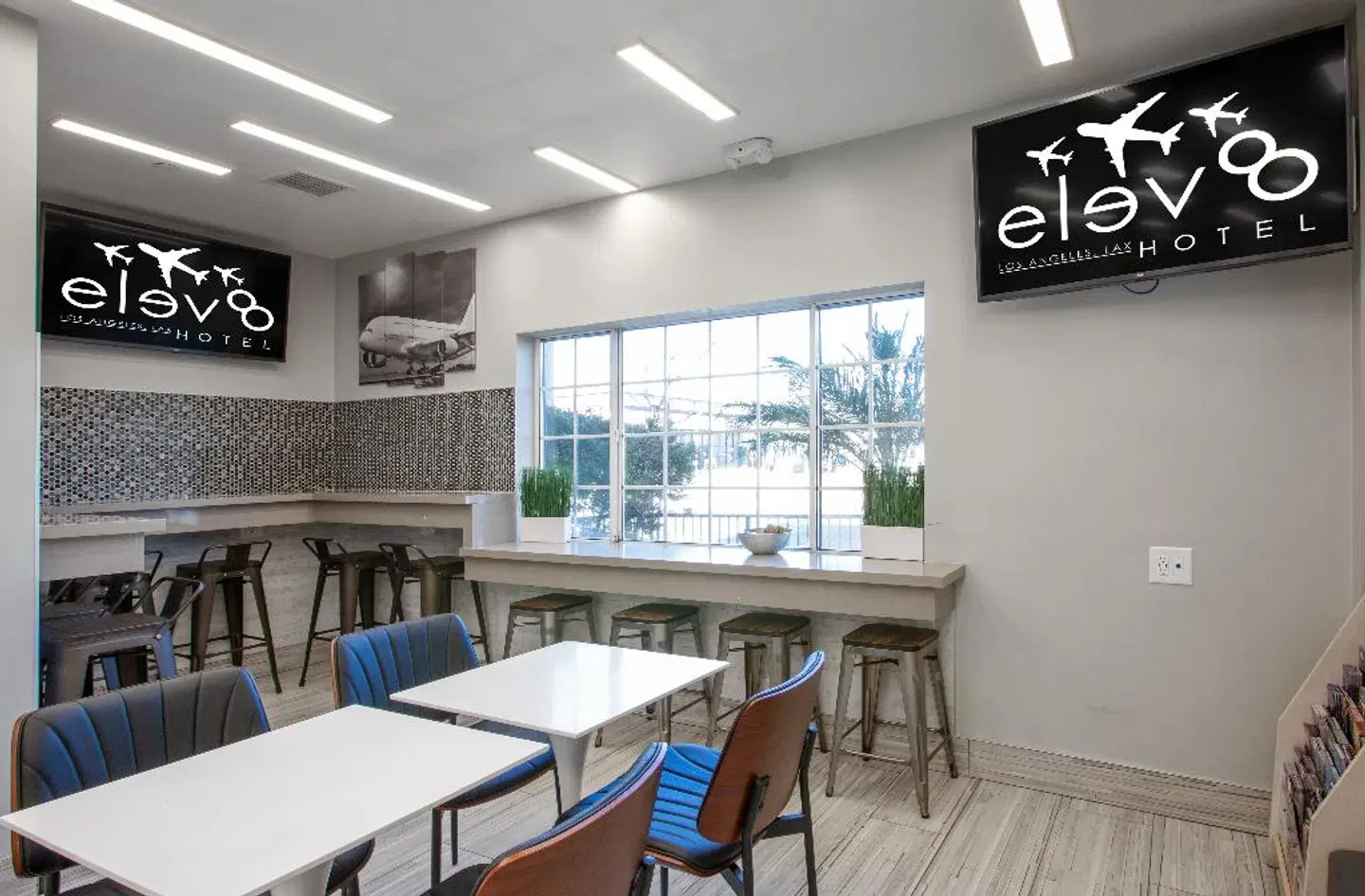 Super 8 by Wyndham Inglewood/LAX/LA Airport Restaurant