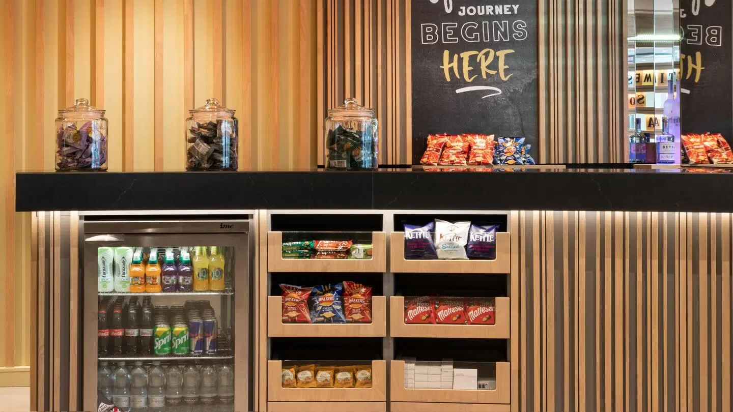 Hampton by Hilton London Old Street Bar