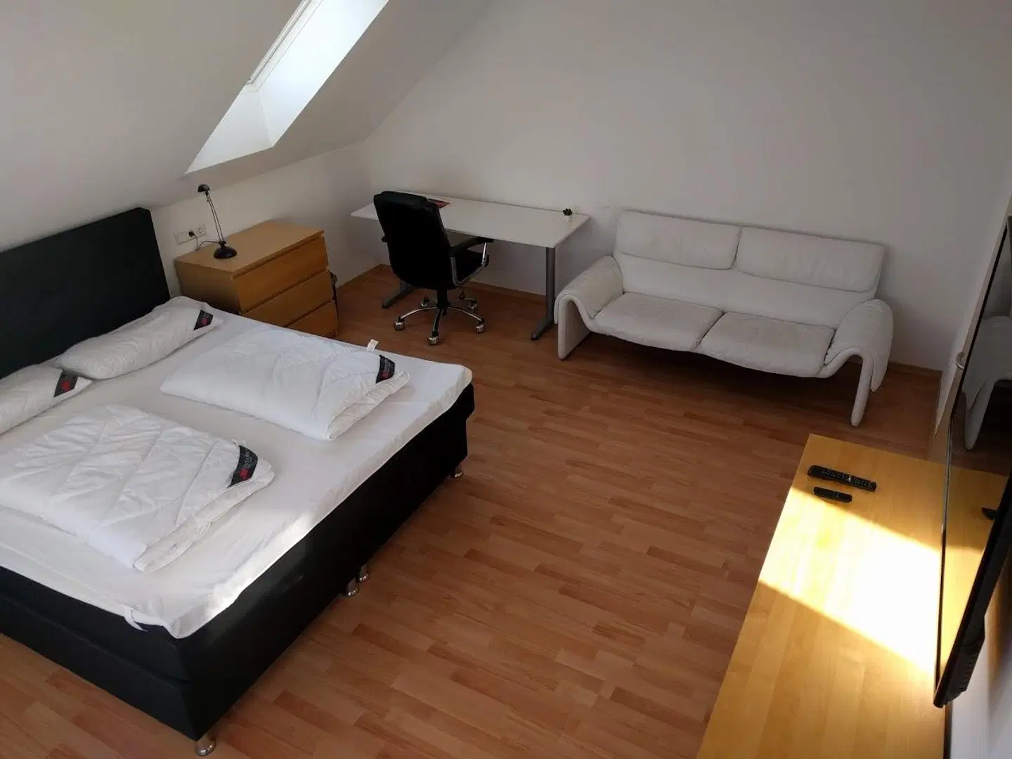 Business-Motel HEALTH_BEAUTY