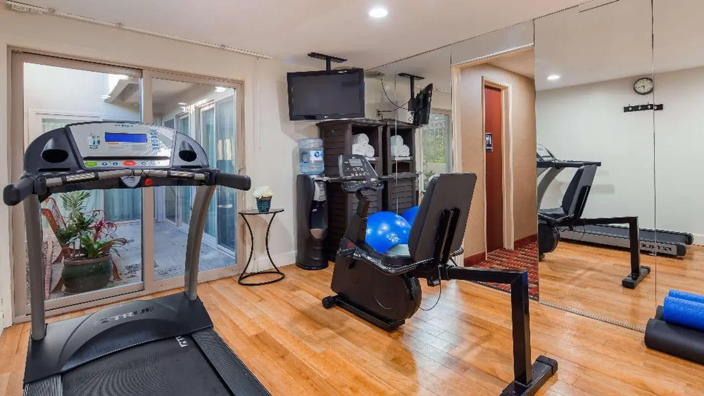 Best Western Royal Palace Inn & Suites SPORTS_AND_LEISURE