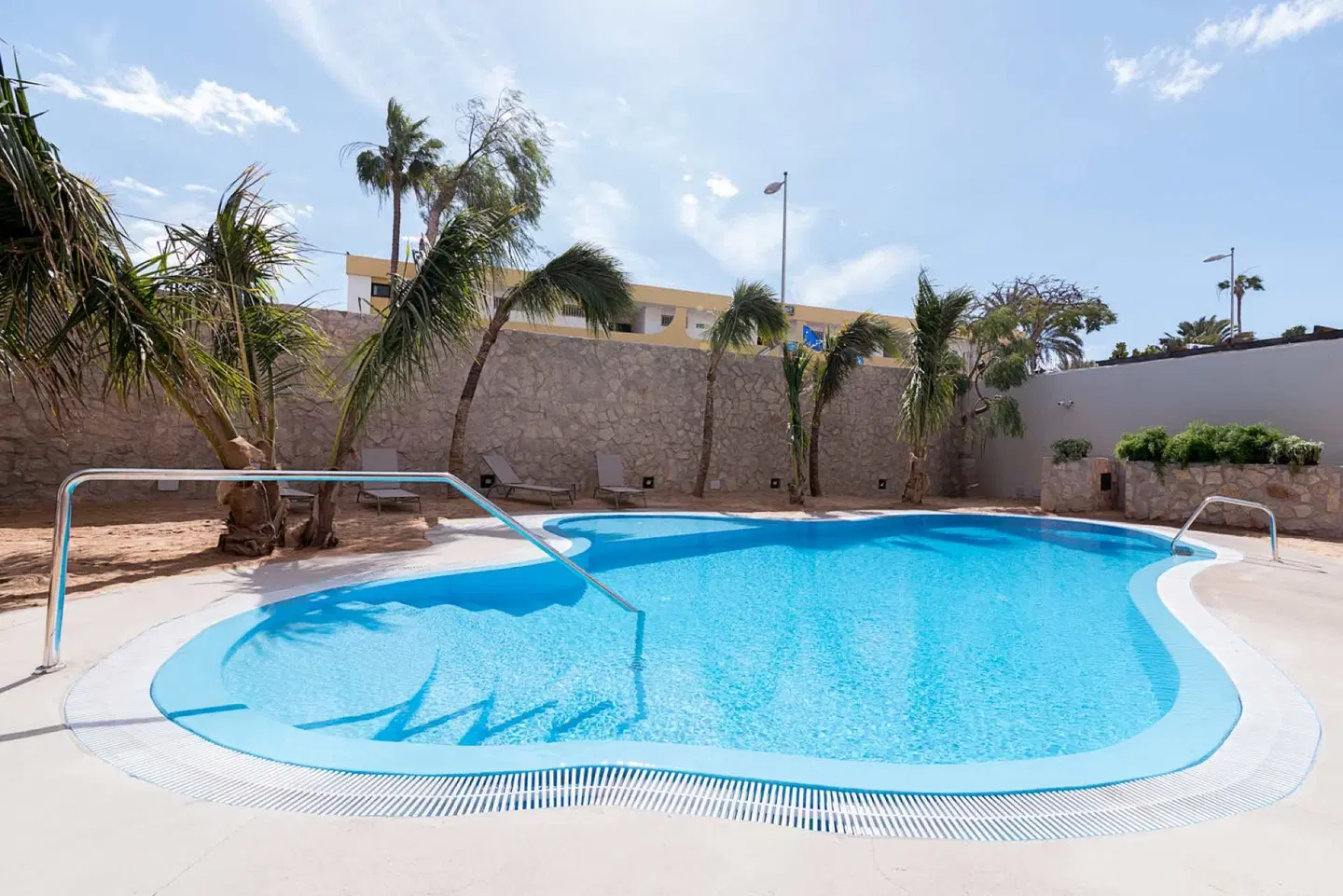 Alhambra Boutique Apartements OUTDOOR_POOL