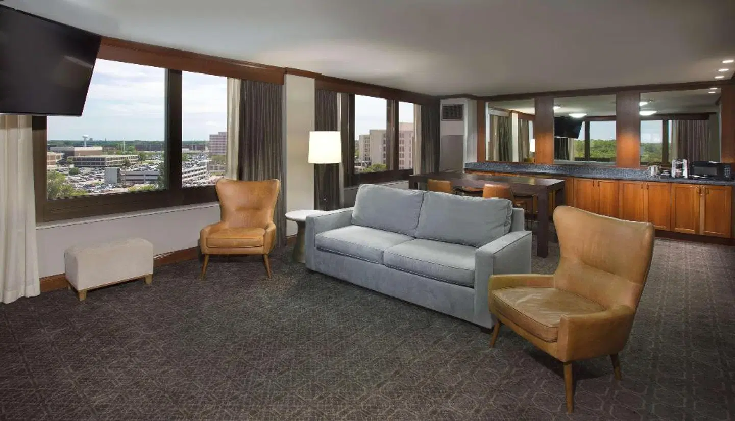 DoubleTree by Hilton Chicago - Oak Brook ROOM_EXAMPLE