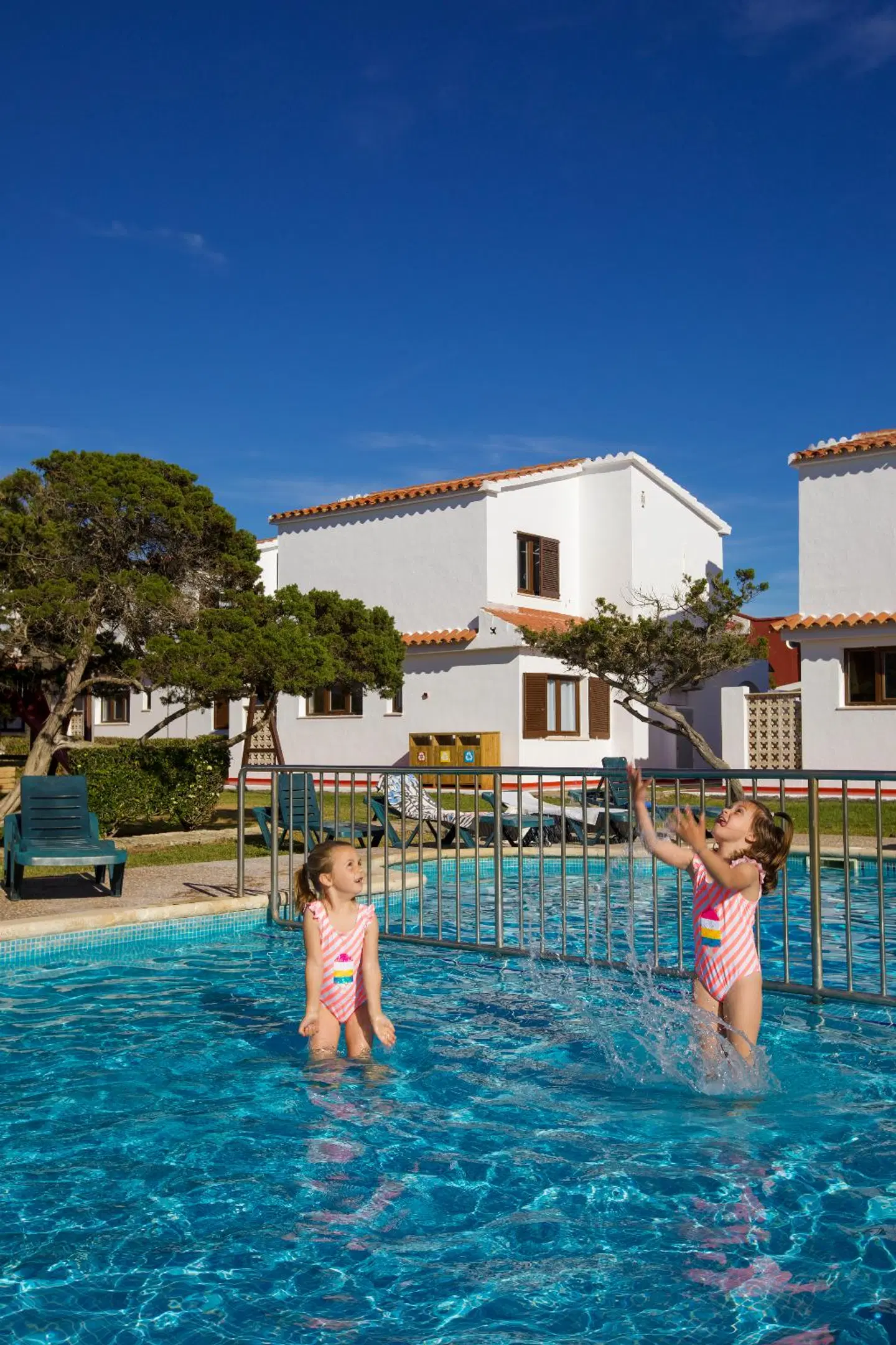 Yucas Homes OUTDOOR_POOL