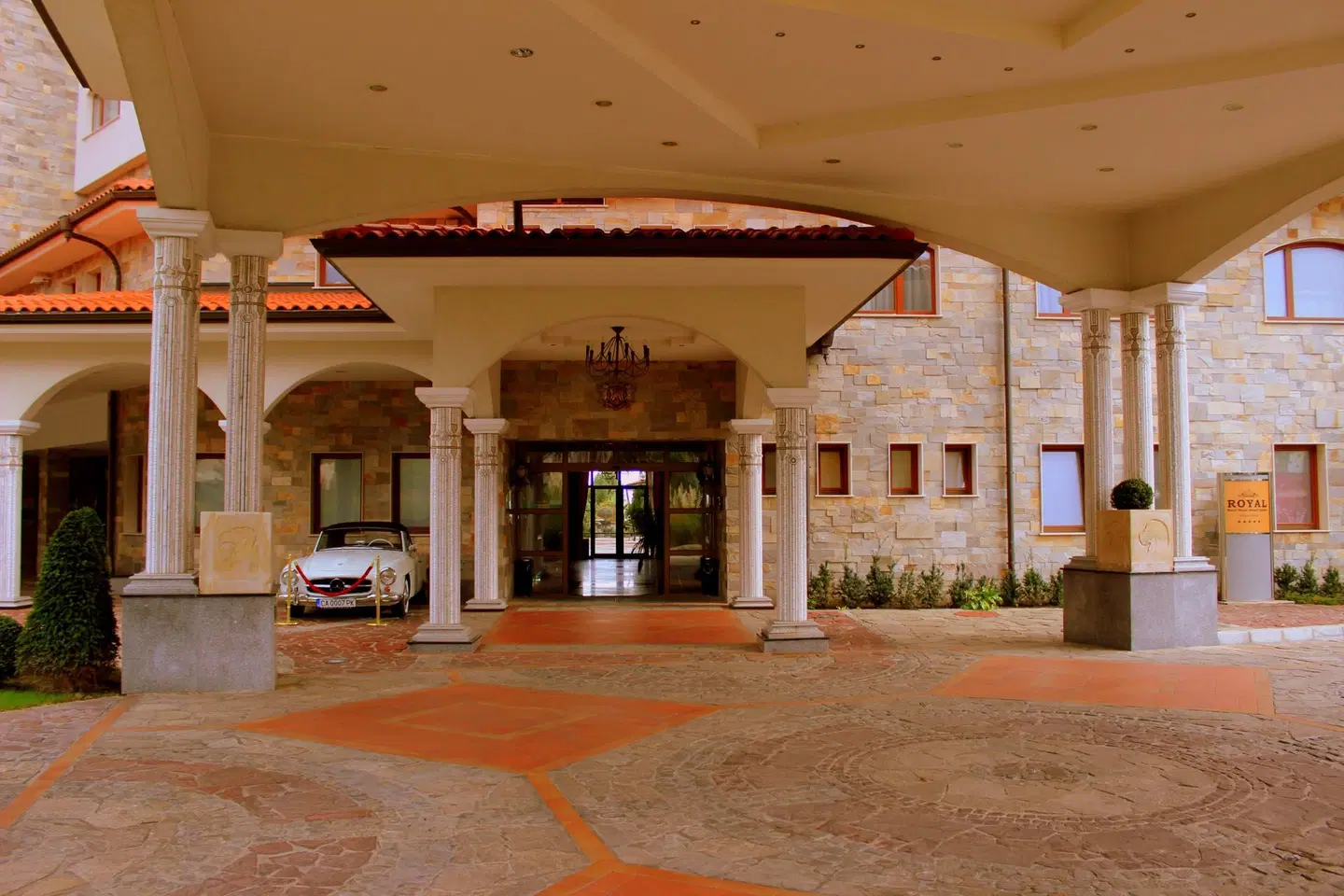 Helena Sands EXTERIOR