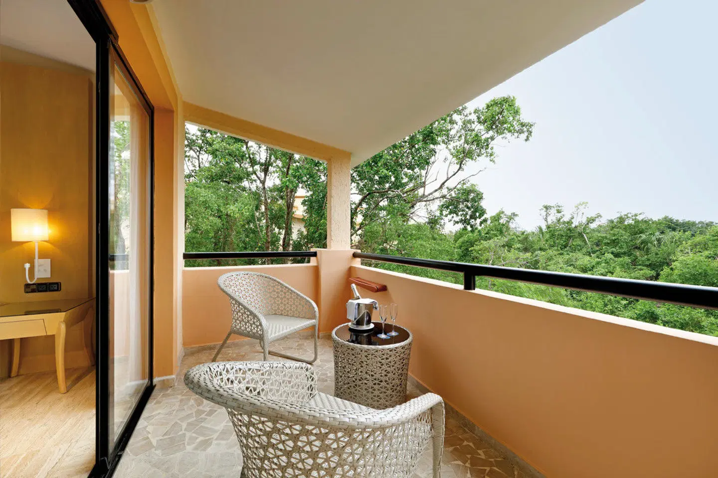 Grand Palladium Select White Sand Terrasse