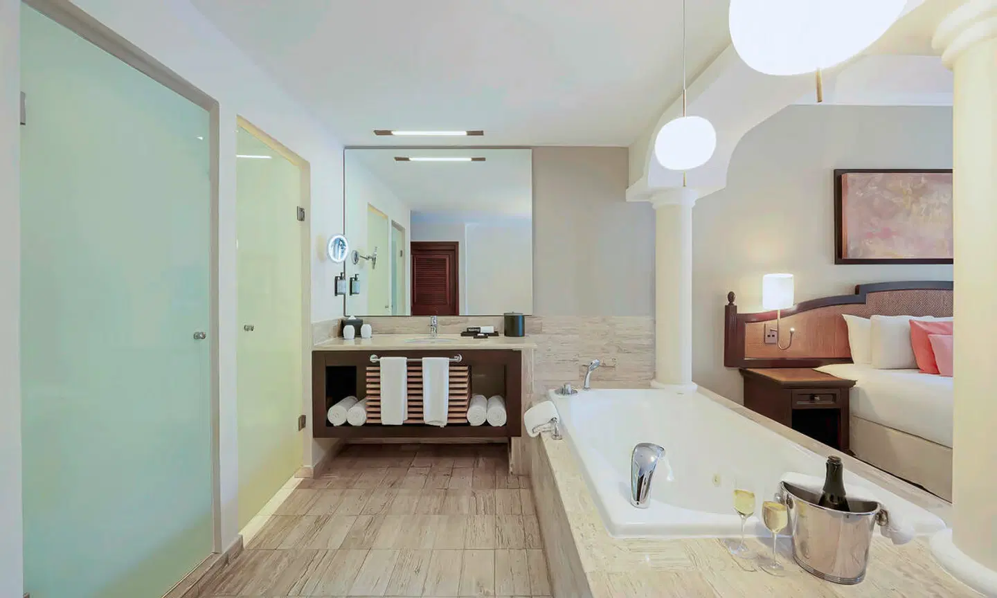 Grand Palladium Select White Sand Badezimmer