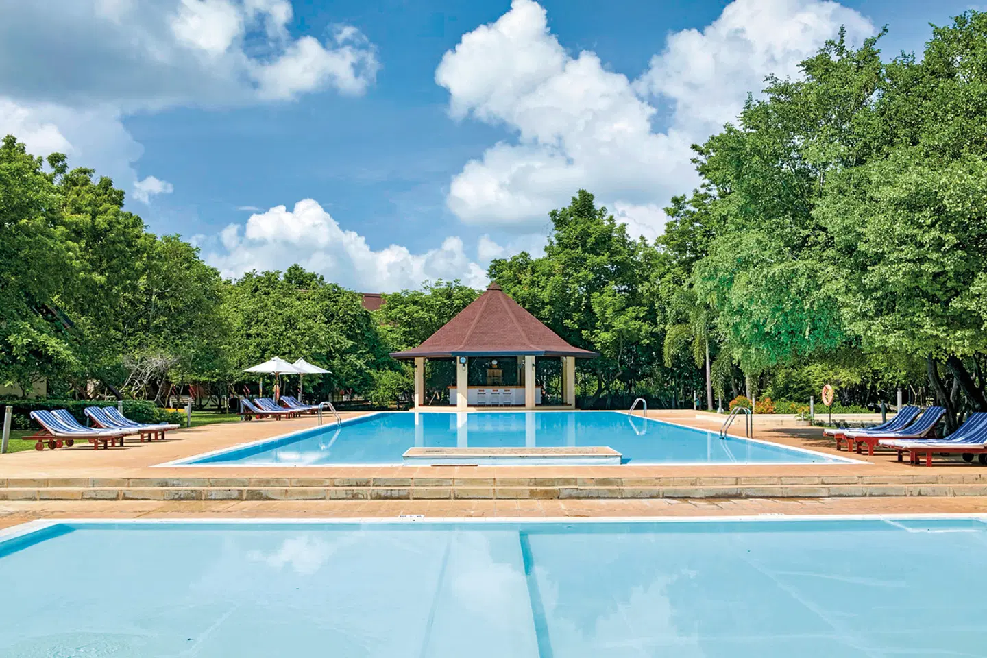 The Paradise Dambulla OUTDOOR_POOL