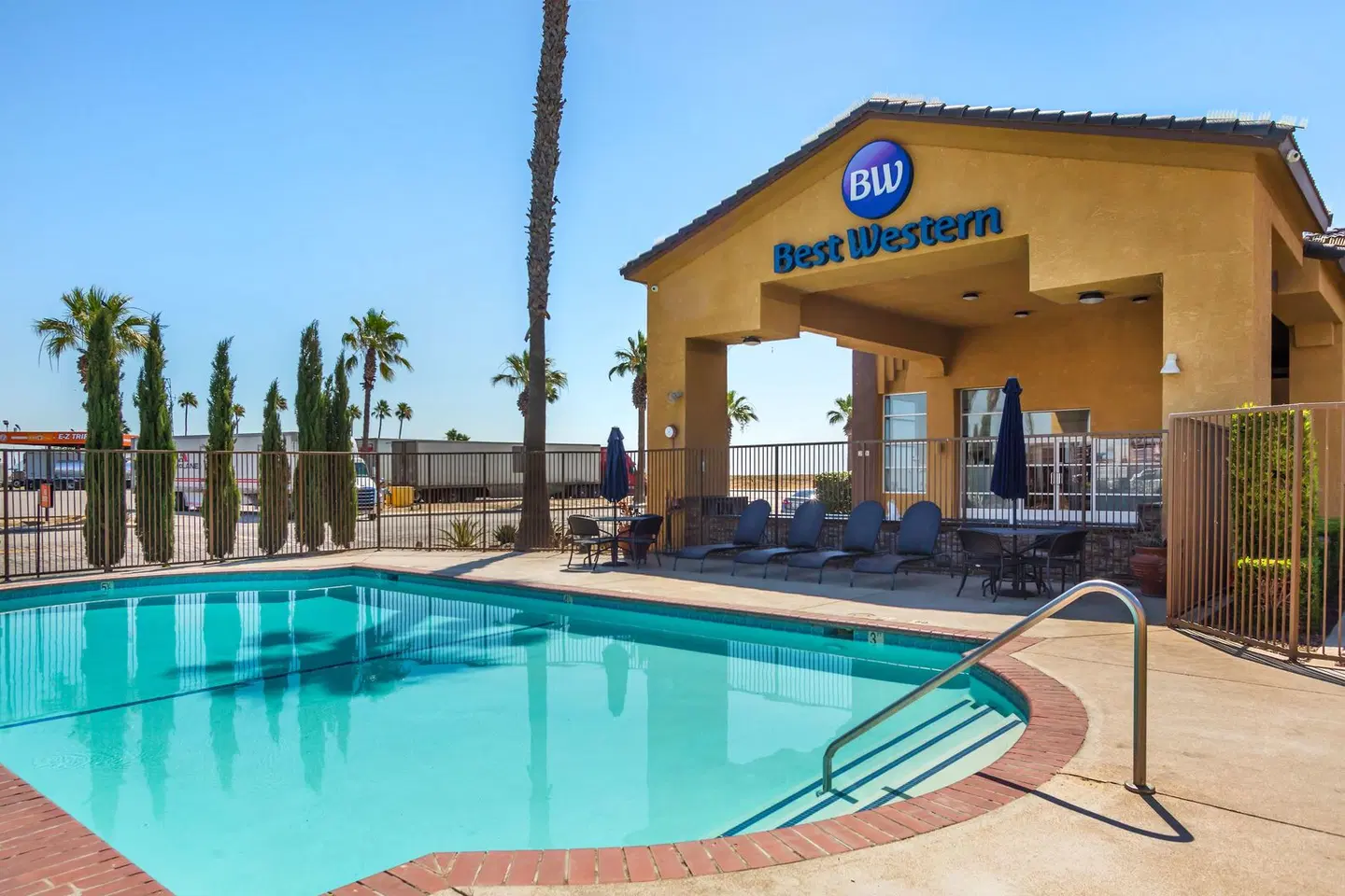 Best Western Heritage Inn OUTDOOR_POOL