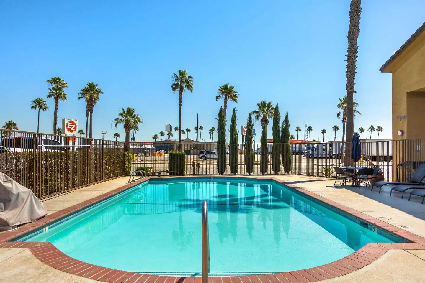 Best Western Heritage Inn OUTDOOR_POOL