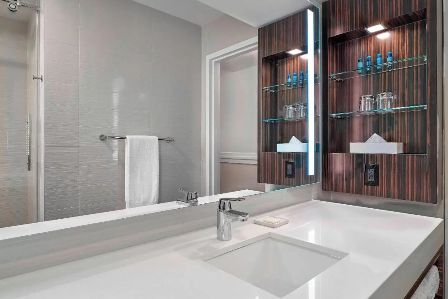 Delta Hotels by Marriott Edmonton Centre Suites Badezimmer