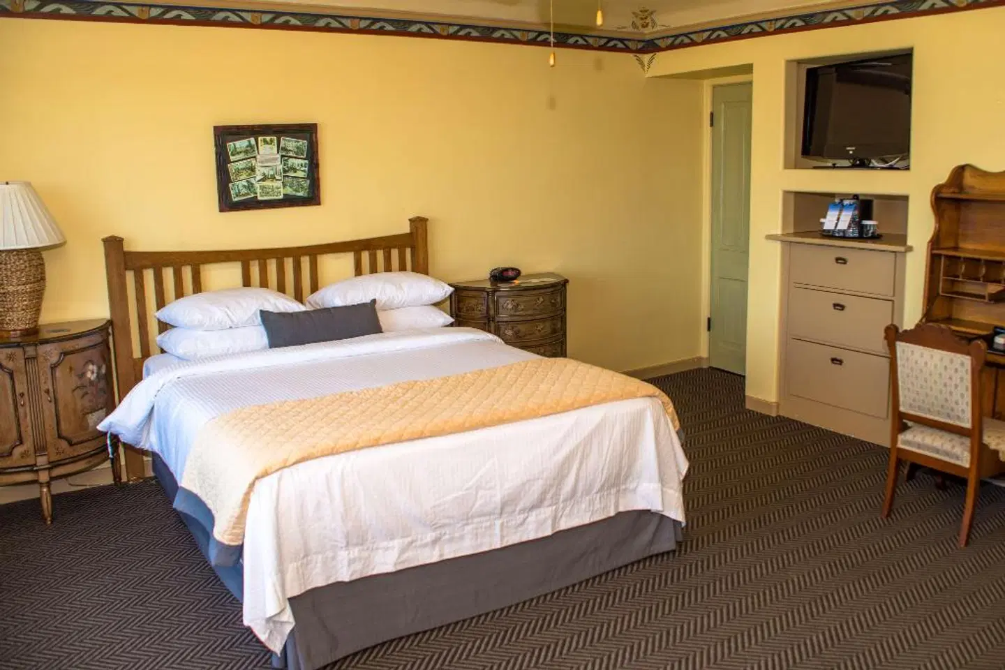 Wyndham Garden Ventura  Pierpont Inn ROOM_EXAMPLE