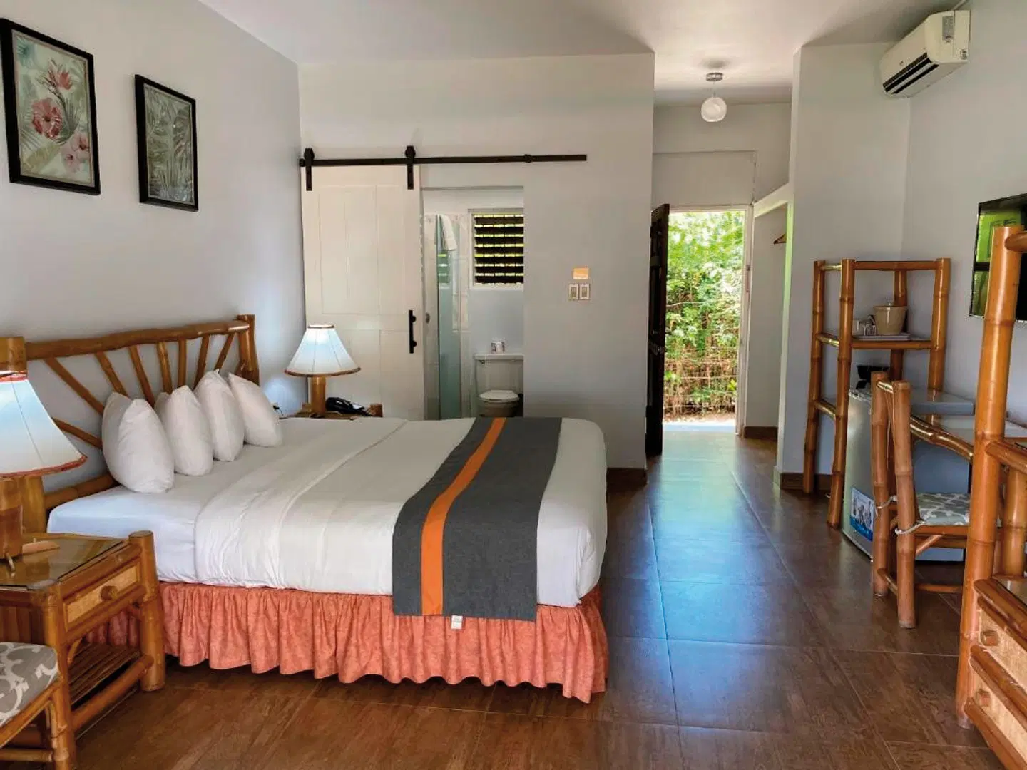 Toby's Resort ROOM_EXAMPLE