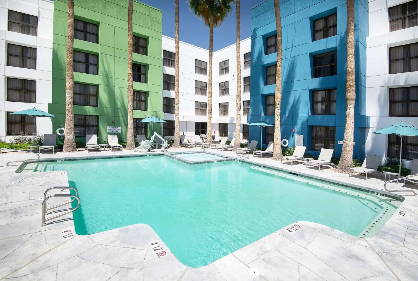 DoubleTree by Hilton Phoenix Chandler OUTDOOR_POOL