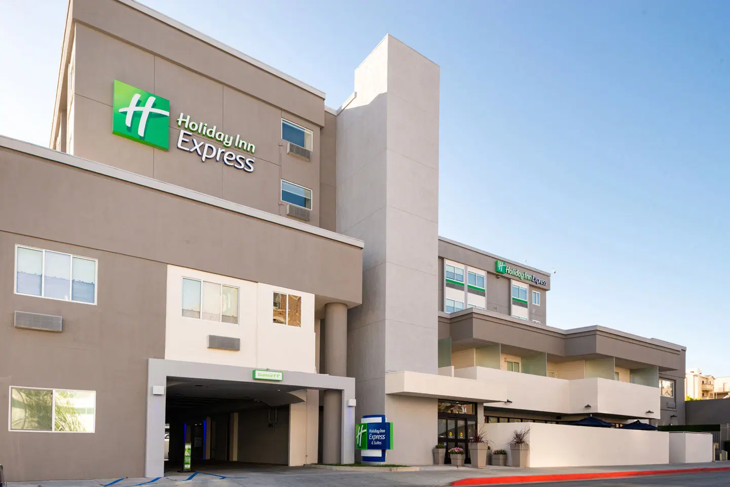 Holiday Inn Express & Suites Los Angeles Downtown West by IHG EXTERIOR