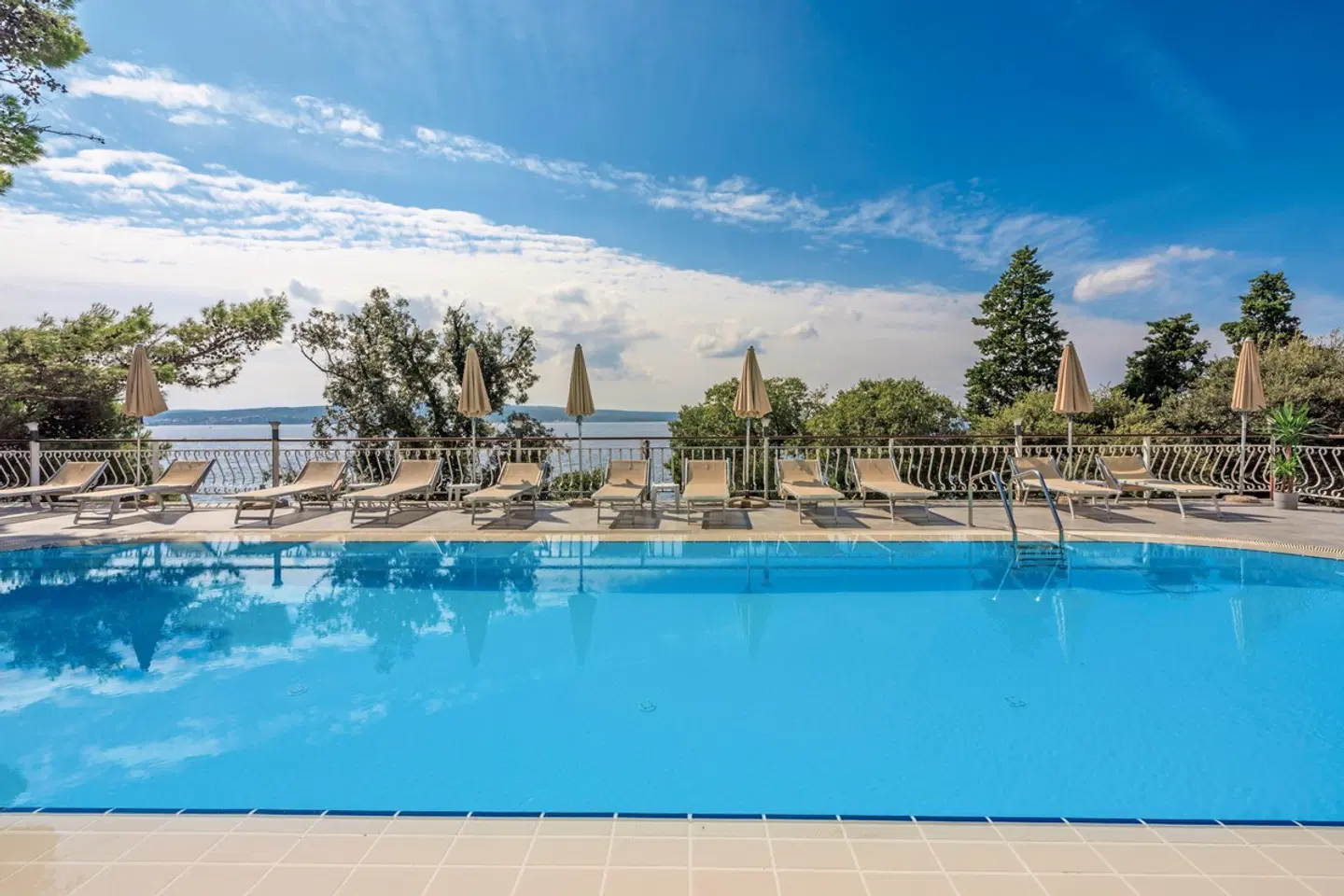 Mediteran Hotel by Aminess OUTDOOR_POOL